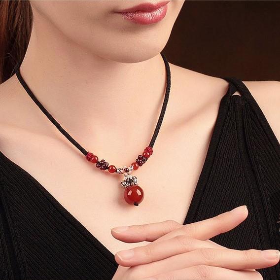 GEMCHIC Women s Ethnic Style Red Agate Pendant Necklace Vintage Garnet Beaded Choker Adjustable Cord Jewelry