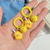 Schlüsselanhänger mit lächelndem Stern und Glöckchen, leicht, ideal als Geschenk für Freunde und Paare.