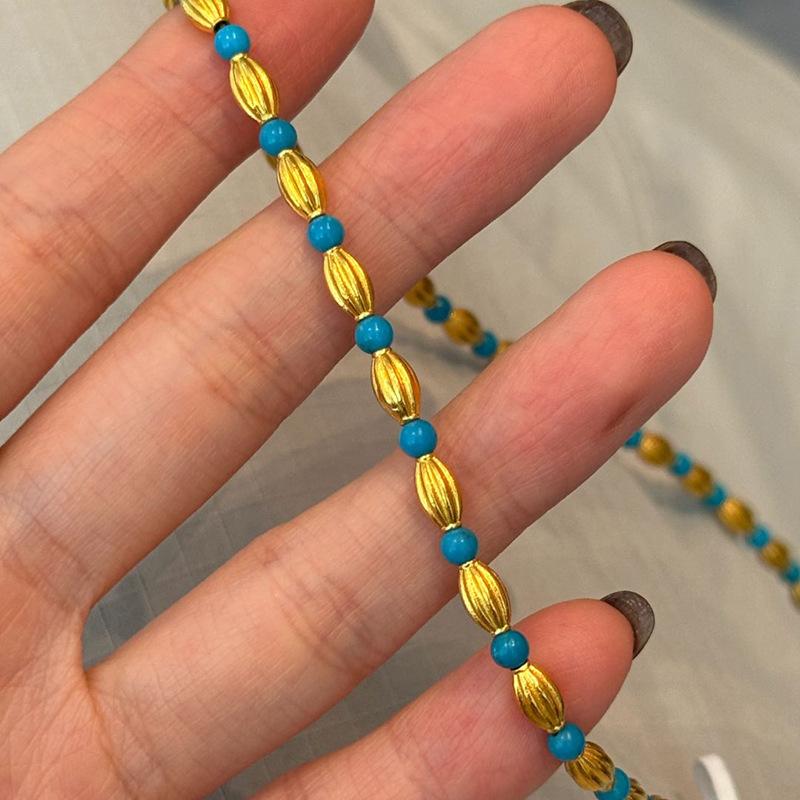 Retro Charms Klassische runde Perlen Türkis Halskette Antikes Gold Handwerk Leichter Luxus Spulenförmige Halskette Bankett