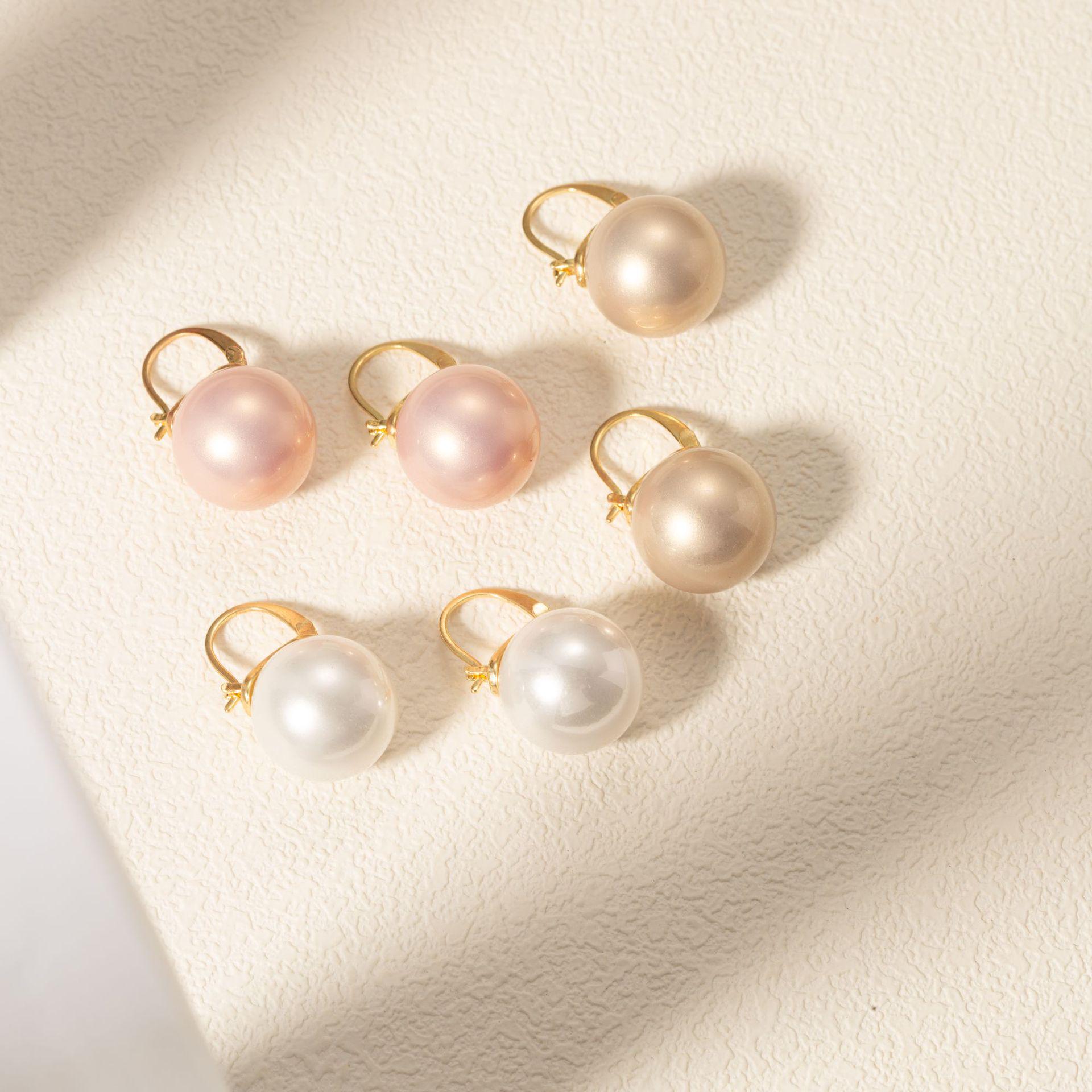 

Elegant French Retro Pearl Ear Cuffs: Minimalist Luxury Earrings for Women