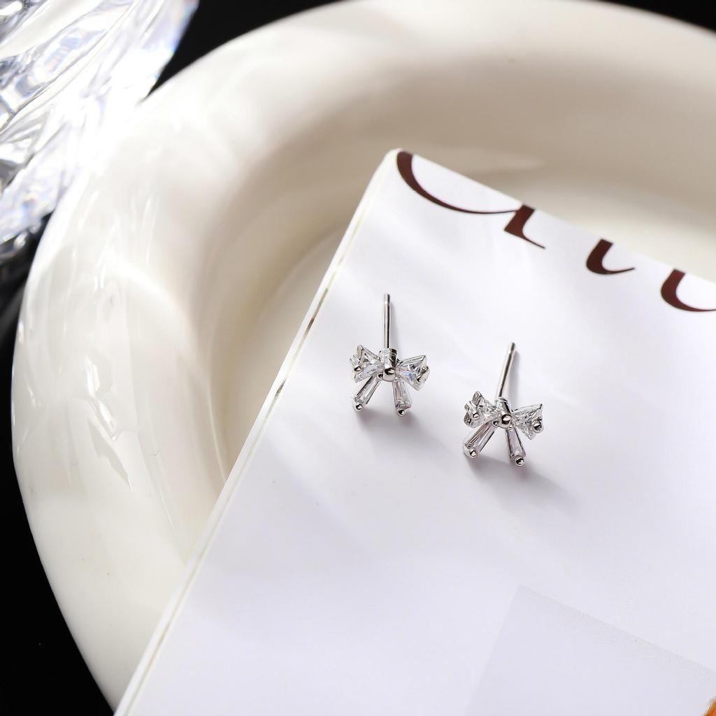 Korean Zirconia Bow Stud Earrings – Fresh Sweet Rhinestone Inlaid Cuff