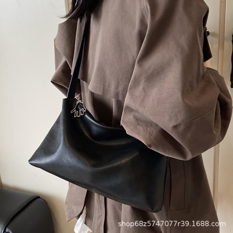 Painted leather bag women's large capacity cute trend lazy feeling one-shoulder crossbody bag commuter soft leather tote bag