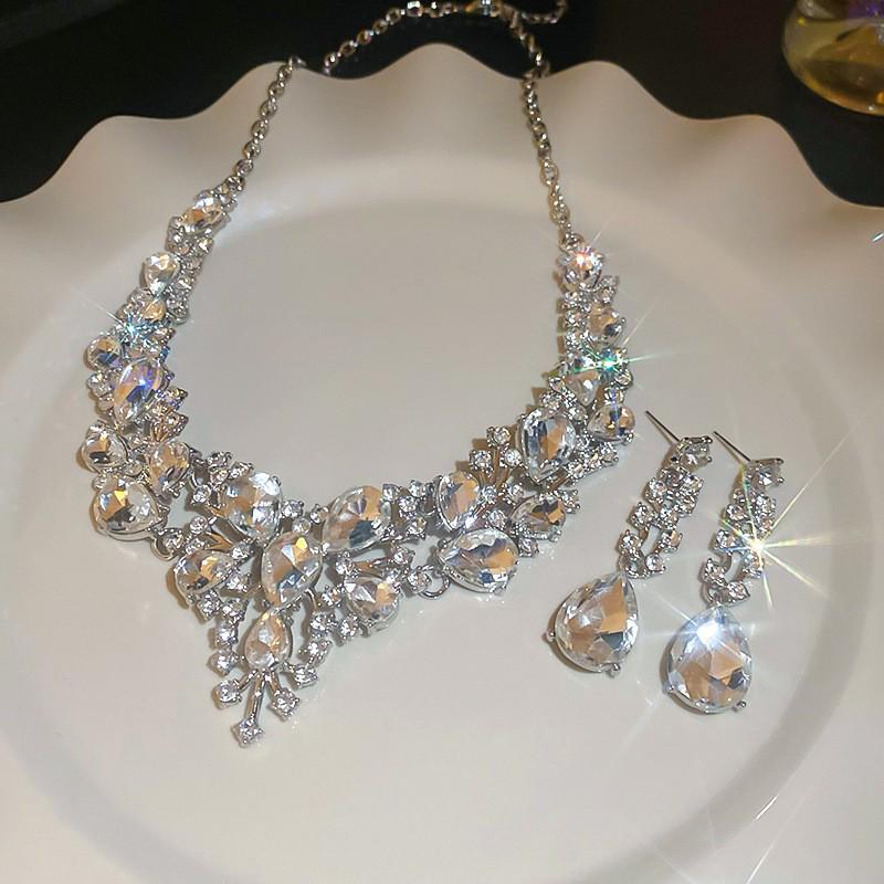 "High-End Luxury Drop Necklace and Earrings Set - European and American Niche Versatile Jewelry"