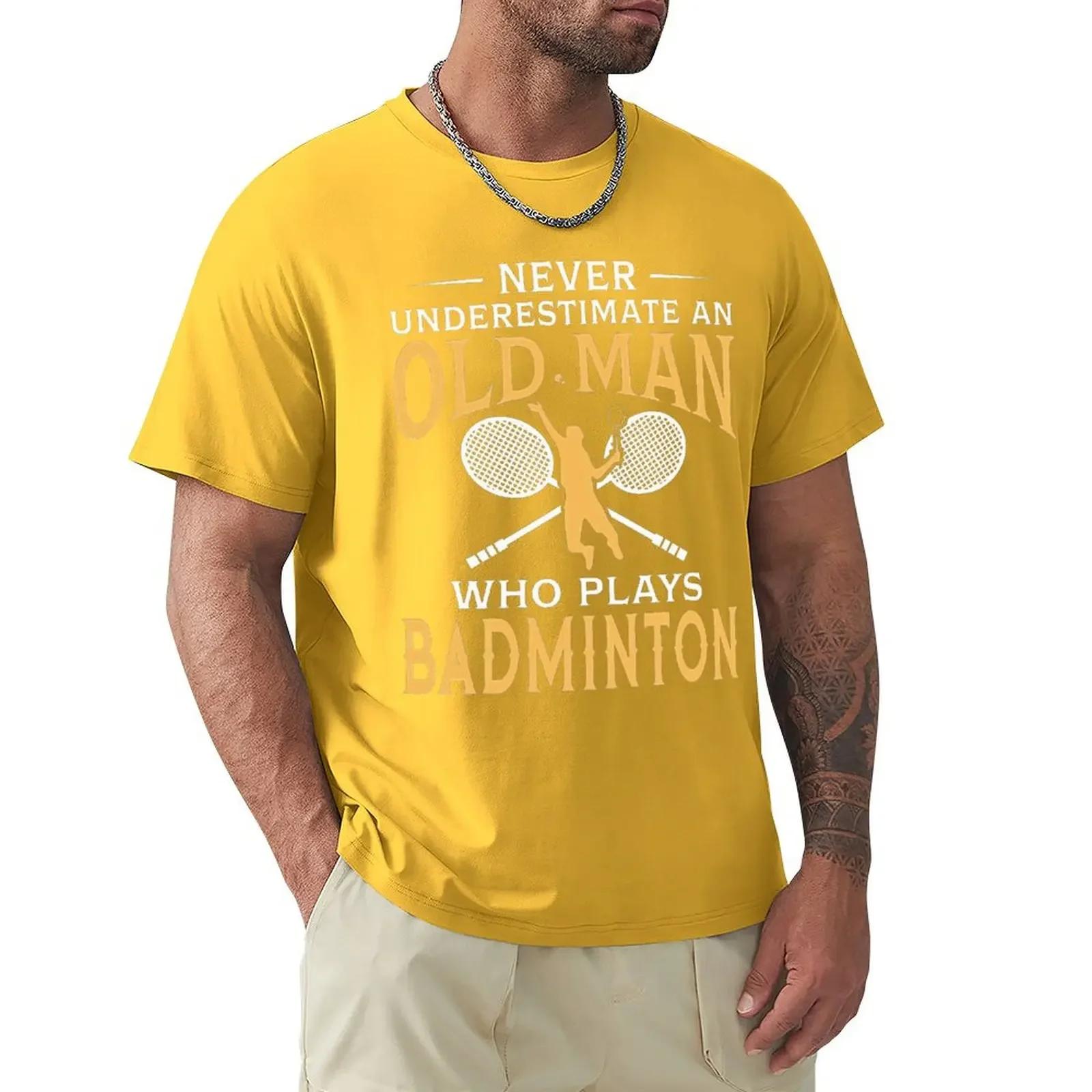 Comfortable season Onderschat nooit een oude man die badminton speelt T-shirt Harajuku T-shirt met korte mouwen 100% katoen Grafisch T-shirt Tops L bruin