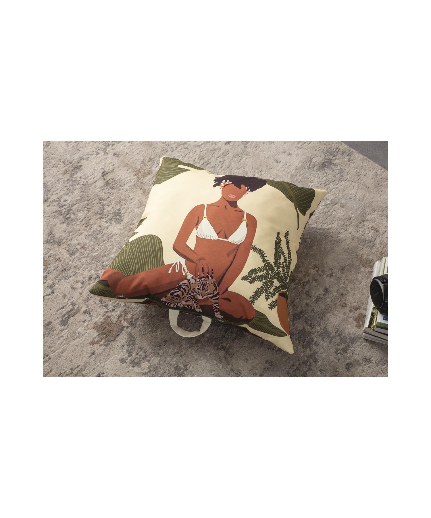 

Декоративная квадратная напольная подушка с внутренним наполнением