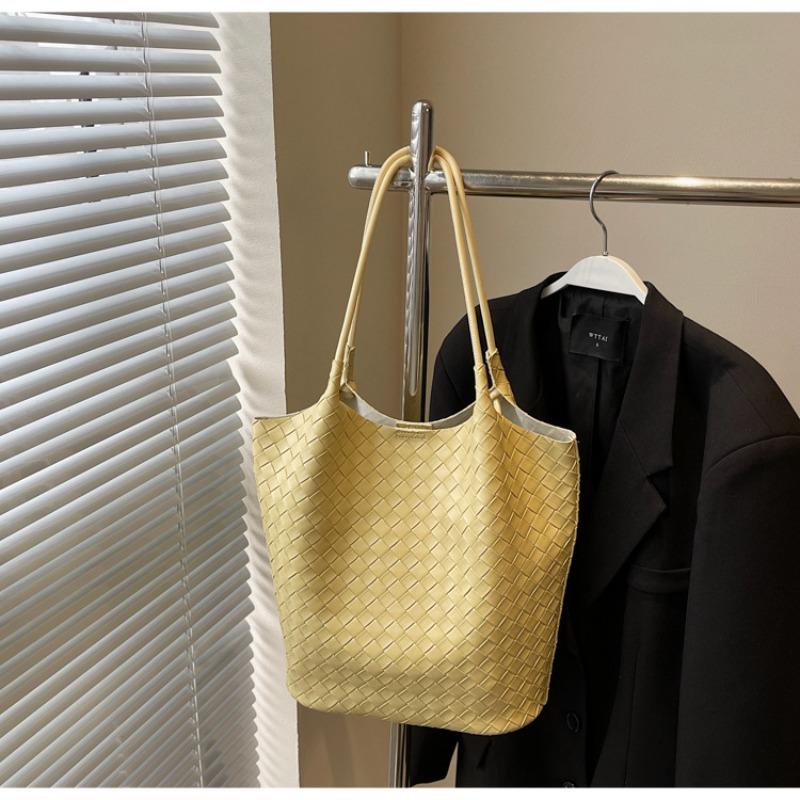 Fashion retro trend spring new casual simple niche design tote women's bag shoulder bag