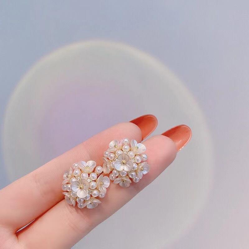 Korean Romantic Hydrangea Pearl Zircon Clip on Earrings for Woman Non Pierced Fashion Ear Clips Party Girl's Lady Jewelry Gift