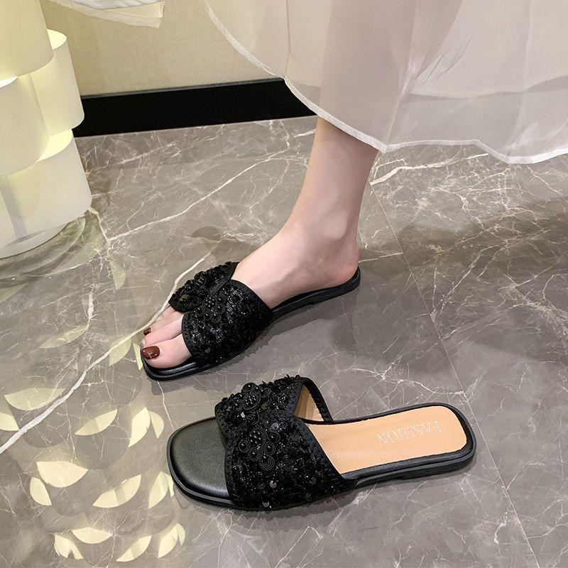 Xiaoxiangfeng versatile women's shoes 2025 summer new pearl one-word cool slippers rhinestone fashion women's one-word flat bottom