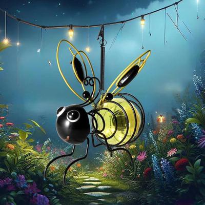 Solar Hanging Bee Light Outdoor Metal Bee Figurine Garden Decoration Waterproof Solar Powered Bee Light for Patio Yard Balcony Fence Porch