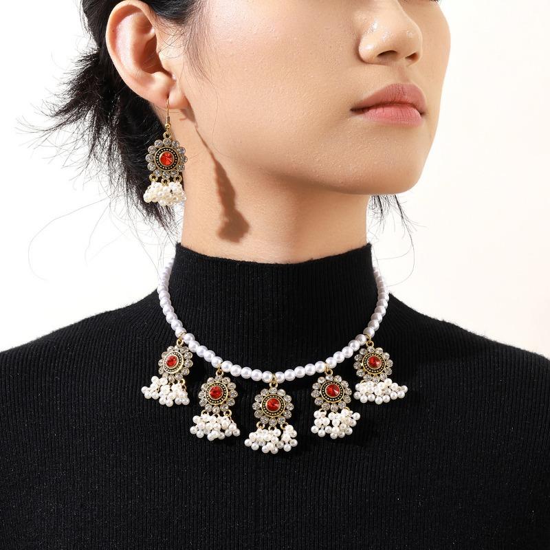 

Красочный набор серег и ожерелья с кисточками из жемчуга, инкрустированных бриллиантами, в стиле ретро-корт 1 pair красный