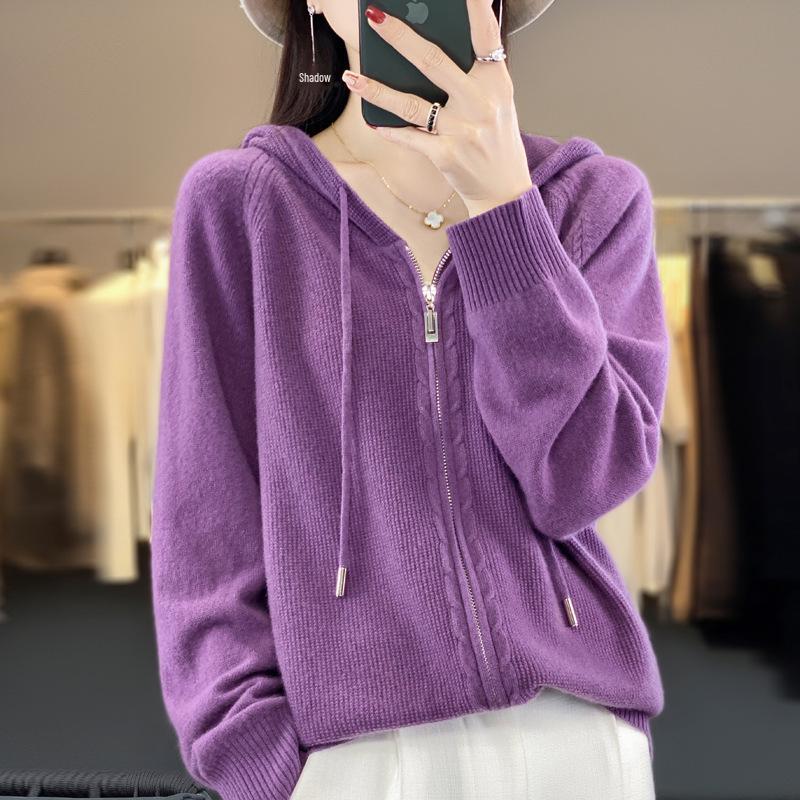 Dámský vlněný svetr podzim 2025 - Jednobarevný, na zip, s kapucí, přiléhavý pletený oděv.