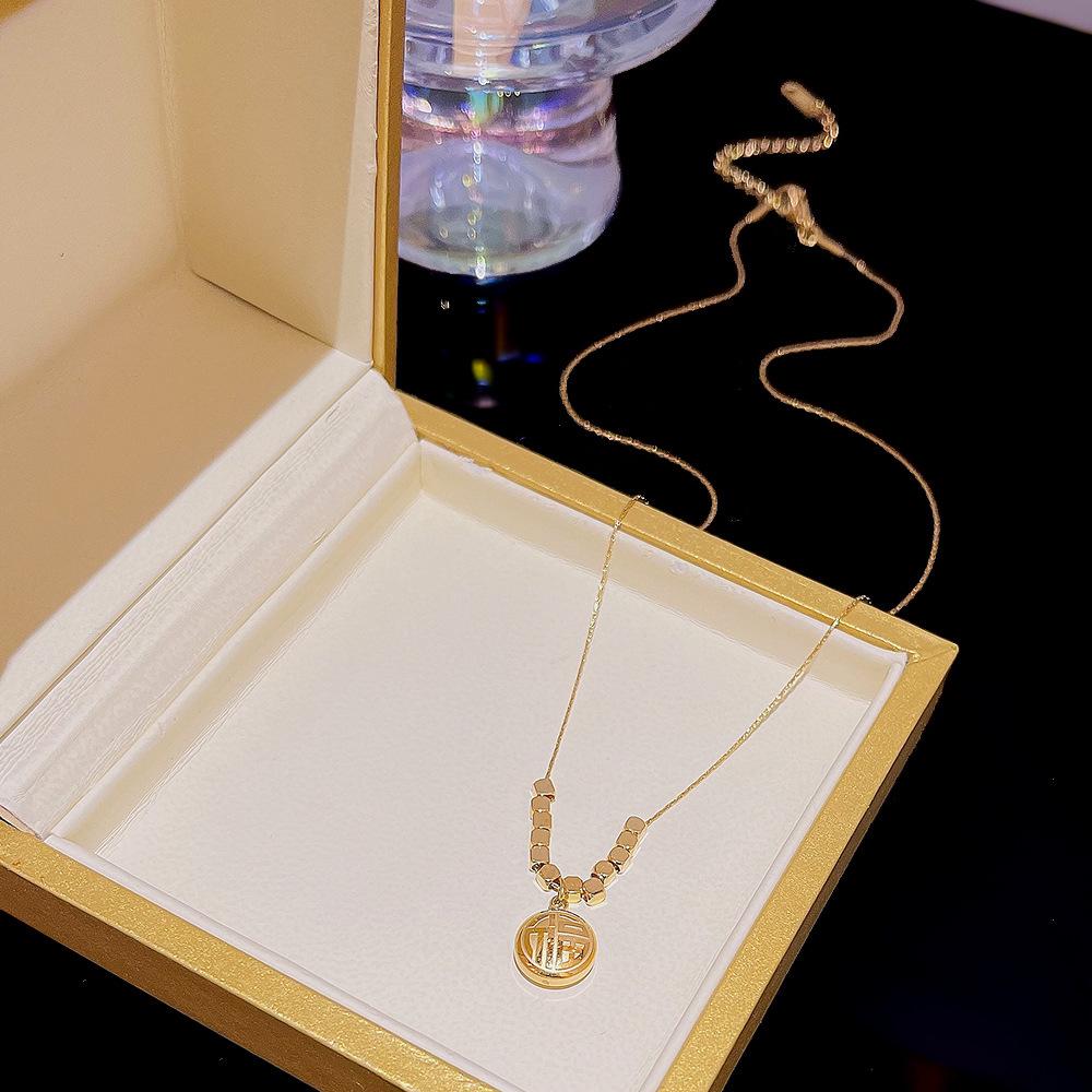 Korean 18K Gold Titanium Steel Women's Clavicle Necklace - Versatile, High-End, Non-Fading Temperament Choker.
