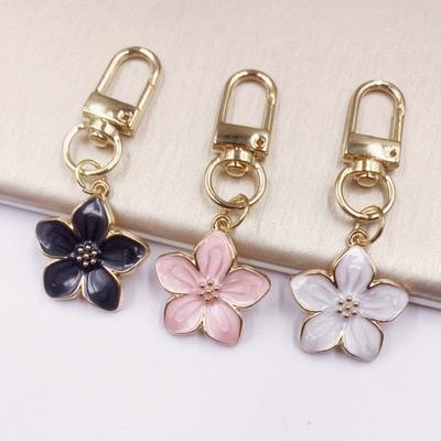 Keychain Pendant Ergonomic Flower Design Key Ring Decorative Versatile Key Holder Backpack Bag Accessory
