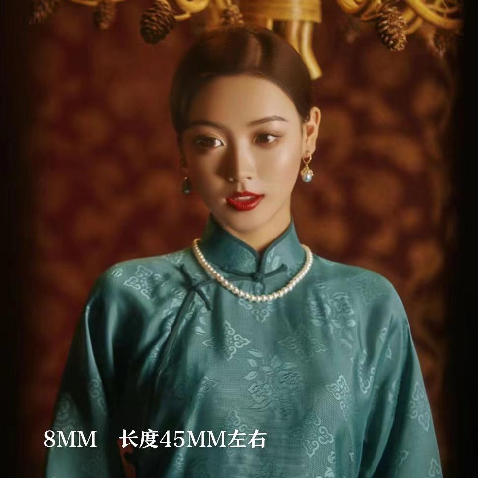 With cheongsam necklace, three-layer small rice grain imitation pearl collarbone chain, women s multi-circle French retro short sweater chain