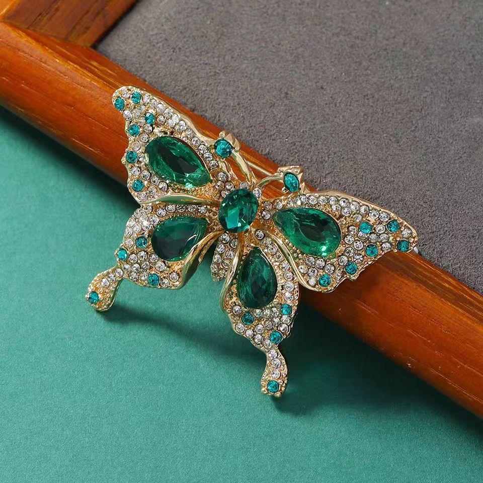 

Vintage Emerald Rhinestone Butterfly Brooch Light Luxury Court Style Full Diamond Animal Brooch Pin Clothing Accessories