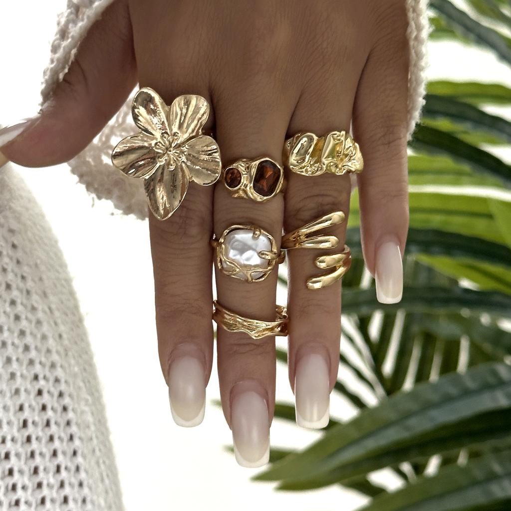 Creative Luxury Flower Geometric Pearl Rings Collection for Women Shiny Alloy Open Stackable Rings Party Jewelry Accessories