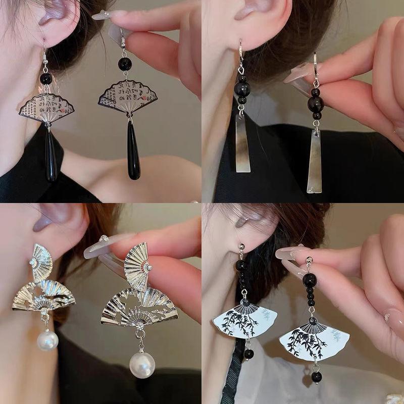 2024 Light Luxury Chinese Black Fan Ear Cuff Earrings – National and Ancient Style Cheongsam Accessories