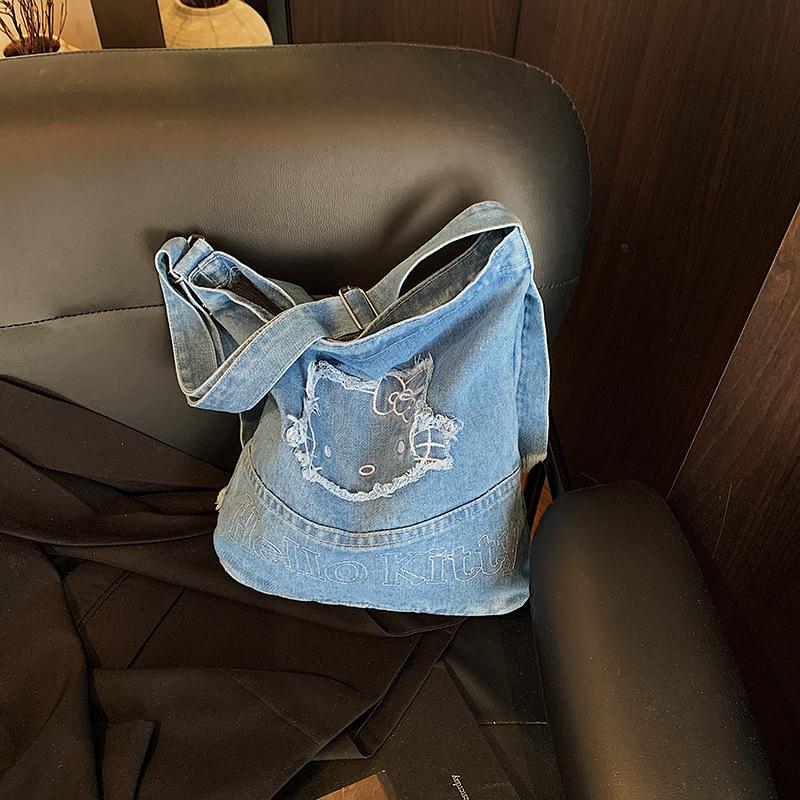 

Джинсовая сумка HelloKitty женская милая оригинальная нишевая большой вместимости kt кошка мультяшная универсальная сумка женская светло-синий