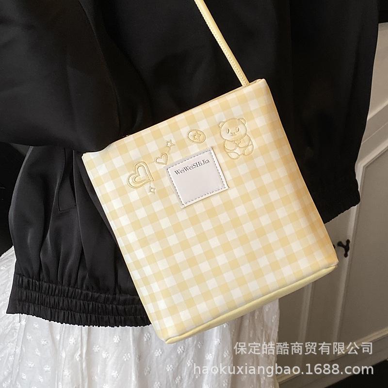 This year's popular small bag women's 2025 new simple and versatile shoulder messenger bag summer casual bucket bag