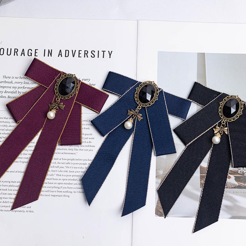 Heritage Style Bow Tie Pearl Adorned Neck Accessory for Sophisticated Events