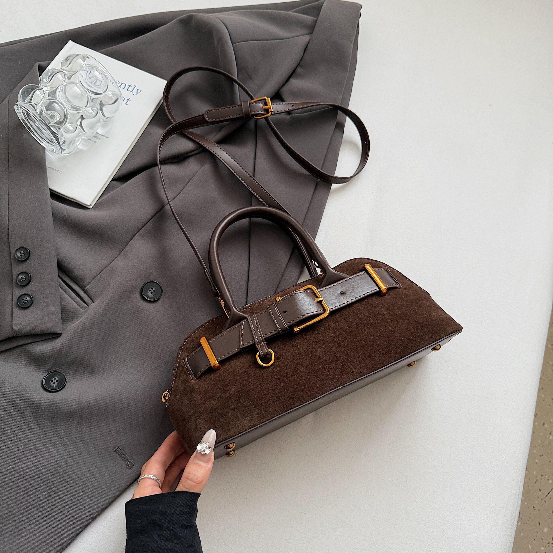 

2025 Retro Chic Women s Underarm Handbag: European & American Style Shoulder Bag for Autumn/Winter.