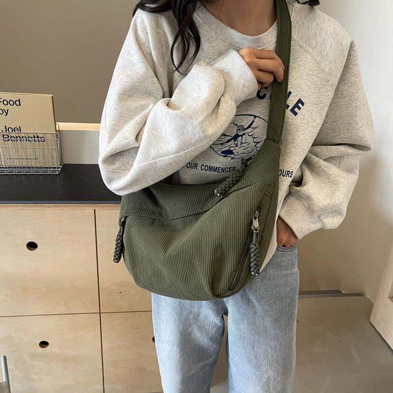 Simple casual and lightweight dumpling bag female large-capacity student class shoulder bag commuter messenger cloth bag
