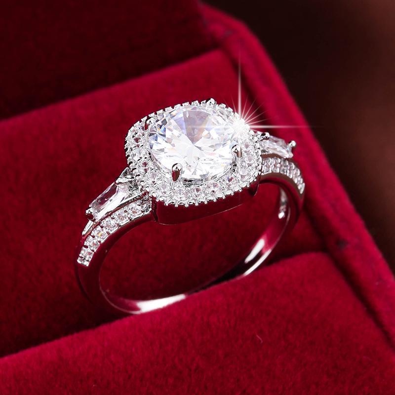 Luxury Simulated Emerald and Zirconia Ring - High-End European and American Style