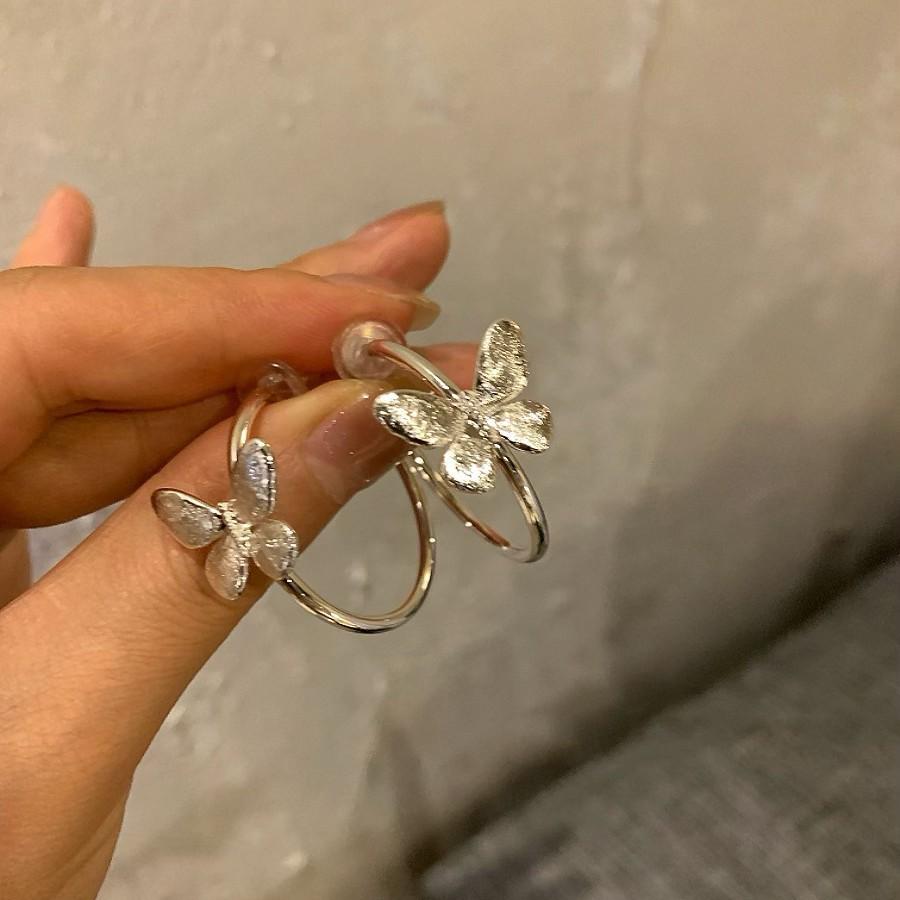 Silver needle butterfly pattern letter C-shaped stud earrings female Korean niche cold wind earrings fashion temperament earrings
