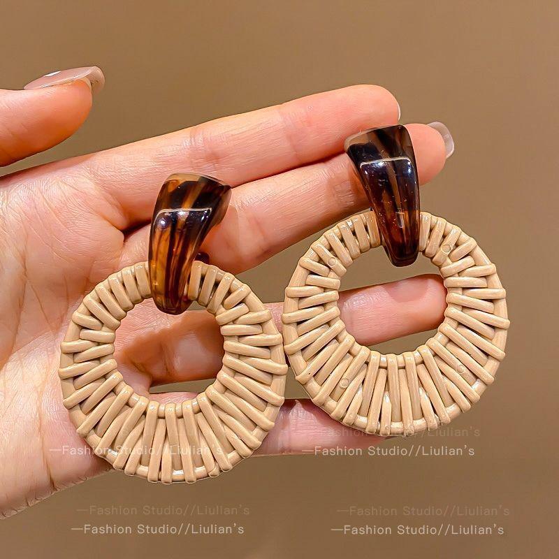 Amber Coffee French Retro Luxury Earrings - Women's Elegant Studs with Niche Design