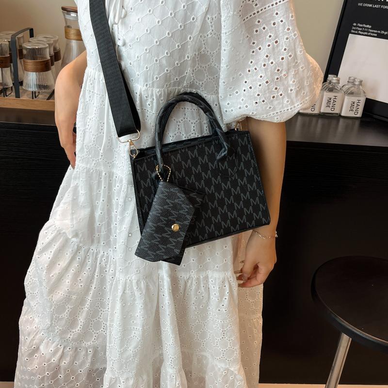 Retro Trend Atmospheric Handbag, High-end Texture Temperament Versatile Wide Shoulder Strap Single Shoulder Messenger Bag Women