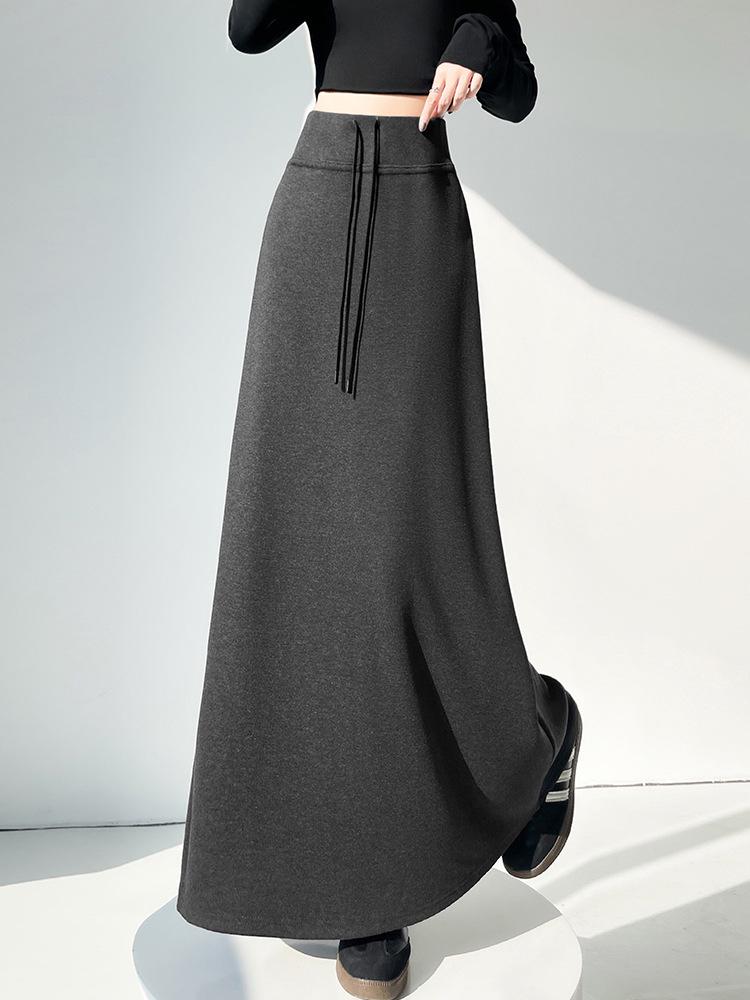 Women's Black Knit Skirt - 2026 Spring Arrival: Versatile Slimming Midi with Slit and Sticky Rice Hip Wrap.