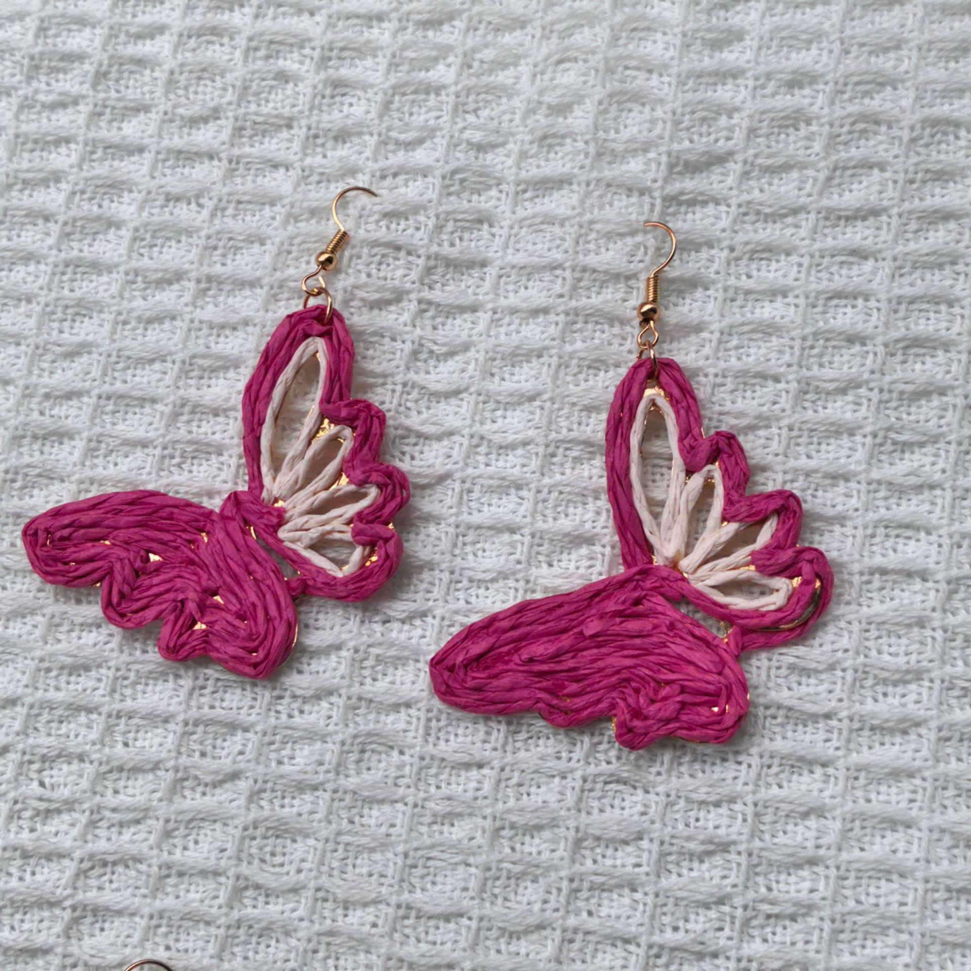 Bohemian Straw Earrings: Handmade Raffia Butterfly Pendant for Women, Woven Contrasting Colors, Elegant Design
