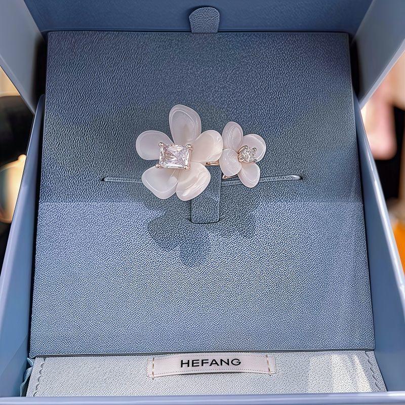 HEFANG Freesia Flower Cluster Ring: Light Luxury Zircon Inlaid, High-End Fashion Temperament. Size 6