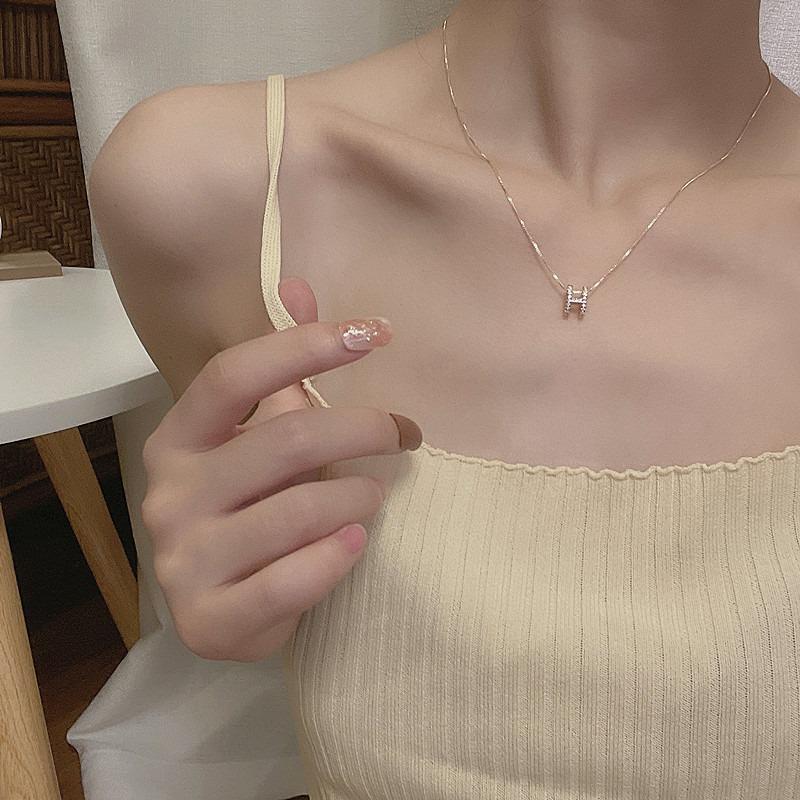 New trendy personalized letter pendant necklace, simple and cold style fashionable geometric collarbone chain