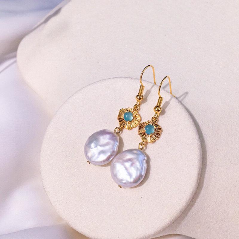 

Vintage Baroque Freshwater Pearl Earrings - Niche Design for Women Small золотой