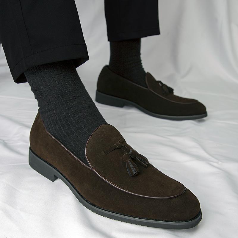 Fashion Casual Plus Size Leather Tassel Loafers Branded Men Formal Business Leather Shoes Fashionable Korean Style Pointed Leather Shoes