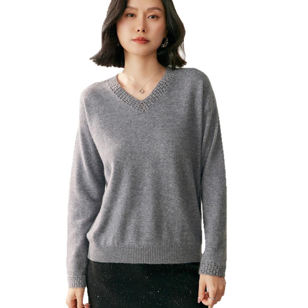 Women's V-Neck Hand-Crocheted Cashmere Sweater - Loose Knit Solid Color for 2026 Autumn/Winter.