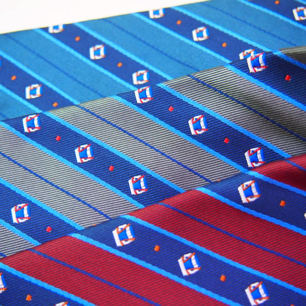 [Shikisai No Mise] A Cute Character Necktie Featuring the Hokuriku Shinkansen [Train Necktie] - Front (Front Gray)