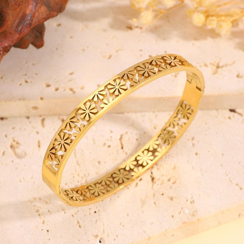 Fashionable And Exquisite Daisy Bracelets Suitable For Women To Wear And Wear For Summer Travel