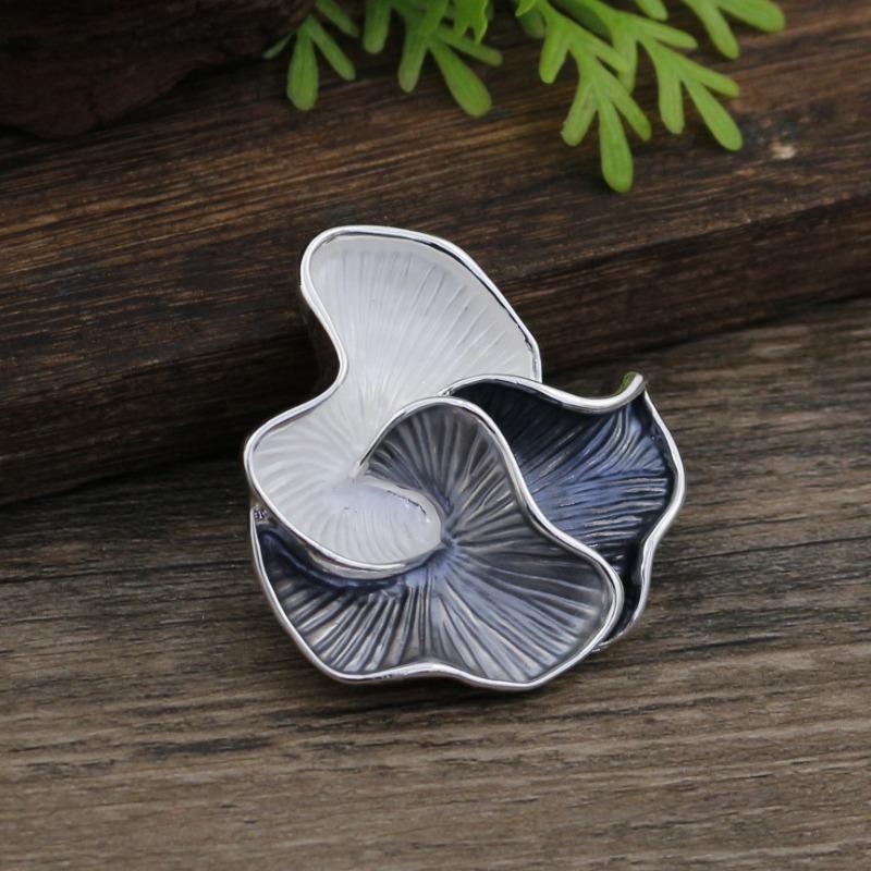 Heiß verkaufende emailierte geometrische Blume magnetische Brosche, modische kreative Blumenbrosche für Damen