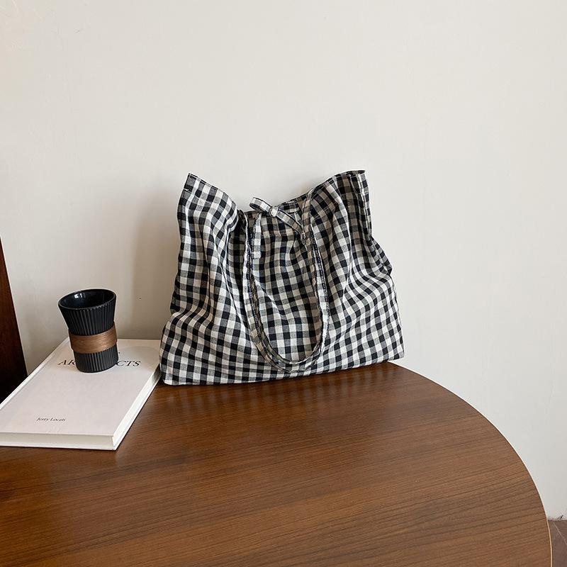 

Летняя новая клетчатая свежая и красивая тканевая сумка, милая литературная нишевая ретро сумка на плечо, подмышку, портативная женская сумка чёрный