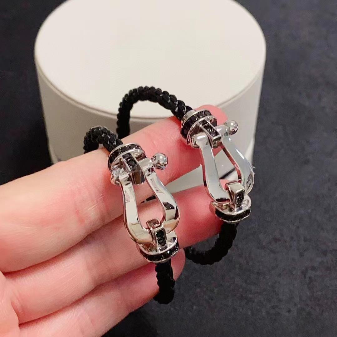 

Браслет Лошадиное Копыто Пряжка 8-символьная Пряжка Полный Бриллиант Черный Воин Мужчины и Женщины Красная Веревка