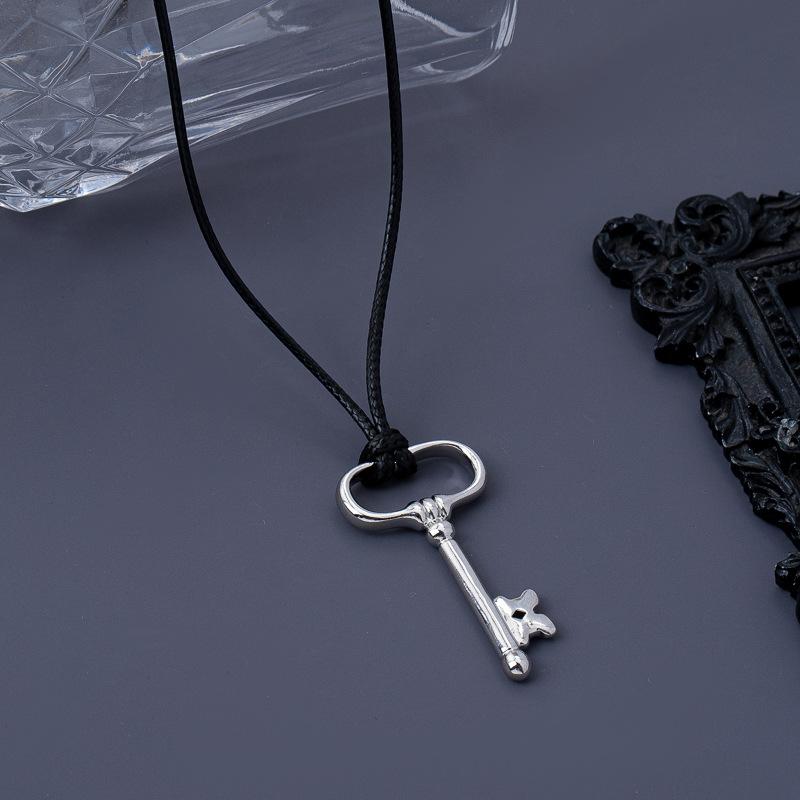 Simple Niche Key, Black Rope Pull-out Long Necklace, Korean Ins Girlfriends Stack and Wear Versatile Long Sweater Chains for Women