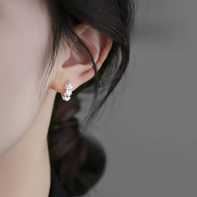Floral Ear Ring - Simple and Versatile Earpiece for All Occasions. New Sweet-Tempered Style Women's Earpiece