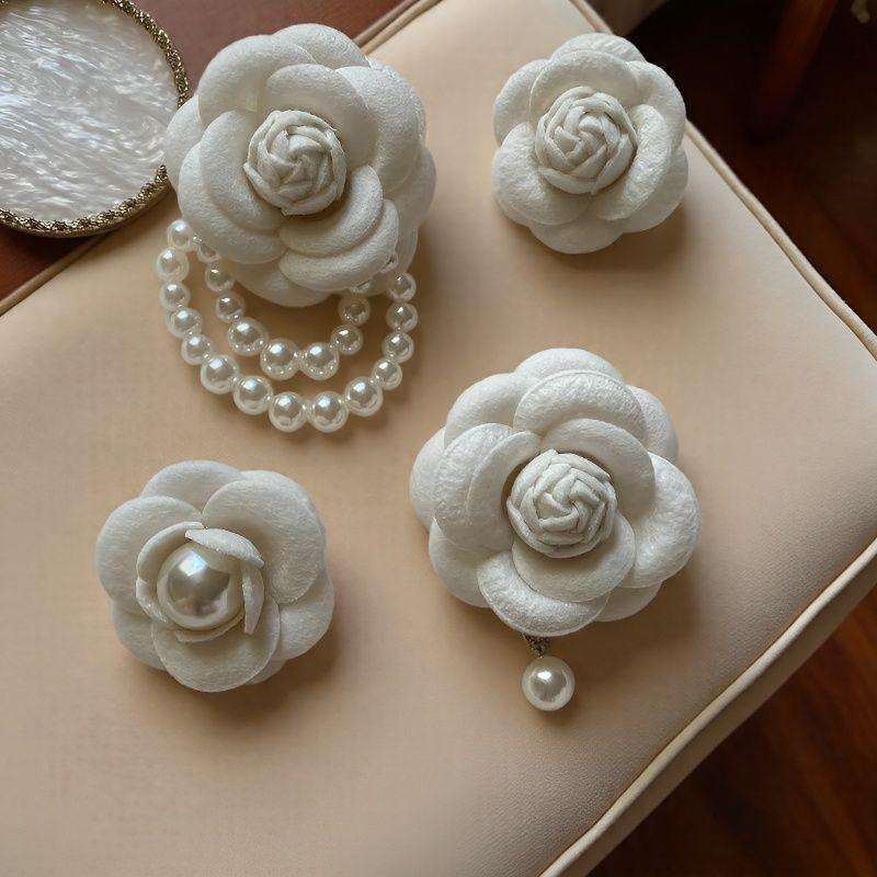 Handgefertigte Kamelien-Brosche im französischen Stil - Retro-Stoffblumen-Corsage für Jacken