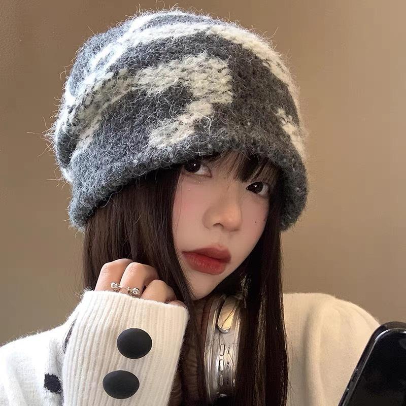 Autumn and winter hats women's cold hats big head circumference versatile knitted thin crimped outdoor stacking hats women's winter