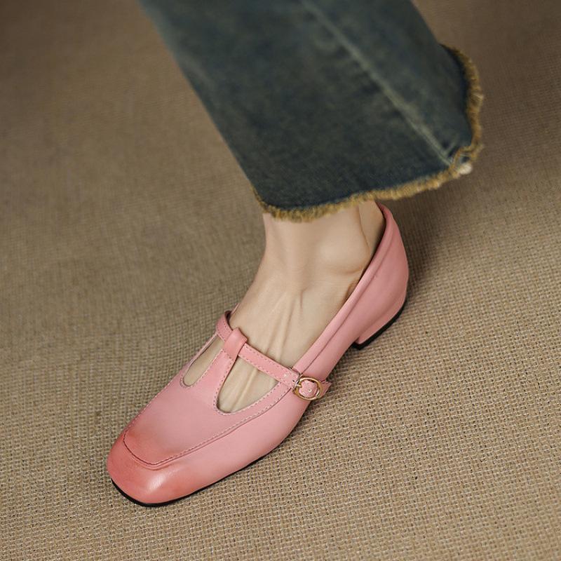 Neue Vier-Jahreszeiten-Einzelschuhe Damenfuß Gummi Weiche Sohle Große und kleine Größe Damenschuhe Quadratische Spitze Lässig Niedriger Absatz Damen Kleine Lederschuhe