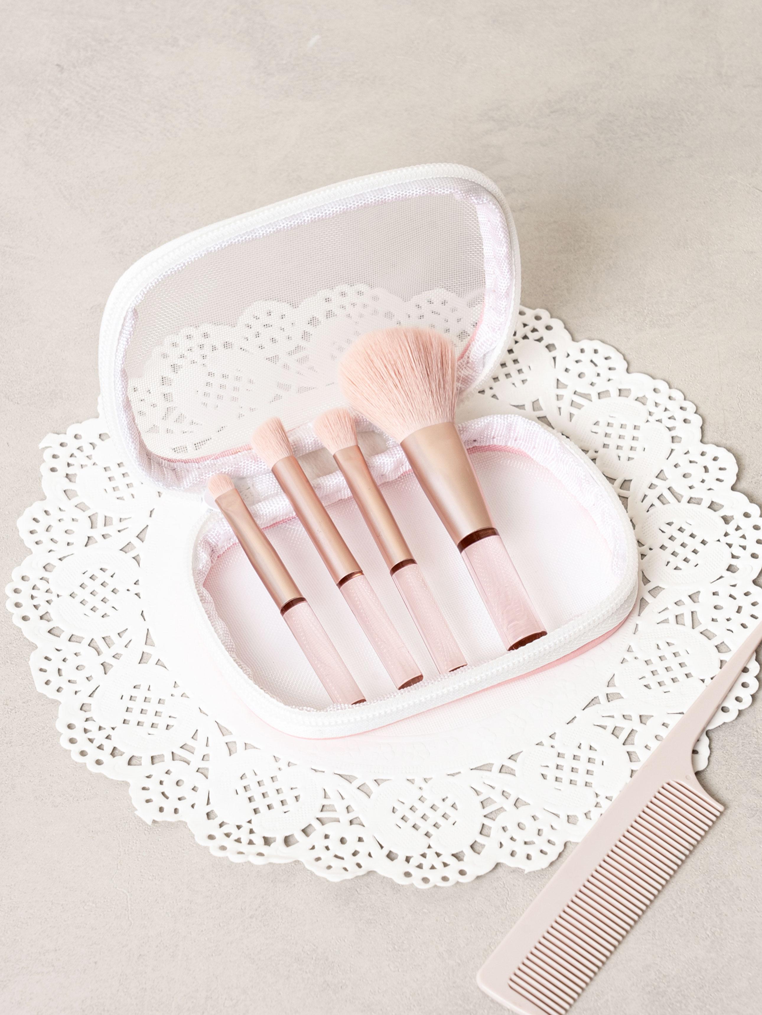 

Mesh Pouch & Makeup Brush 4-Piece Set 1ea