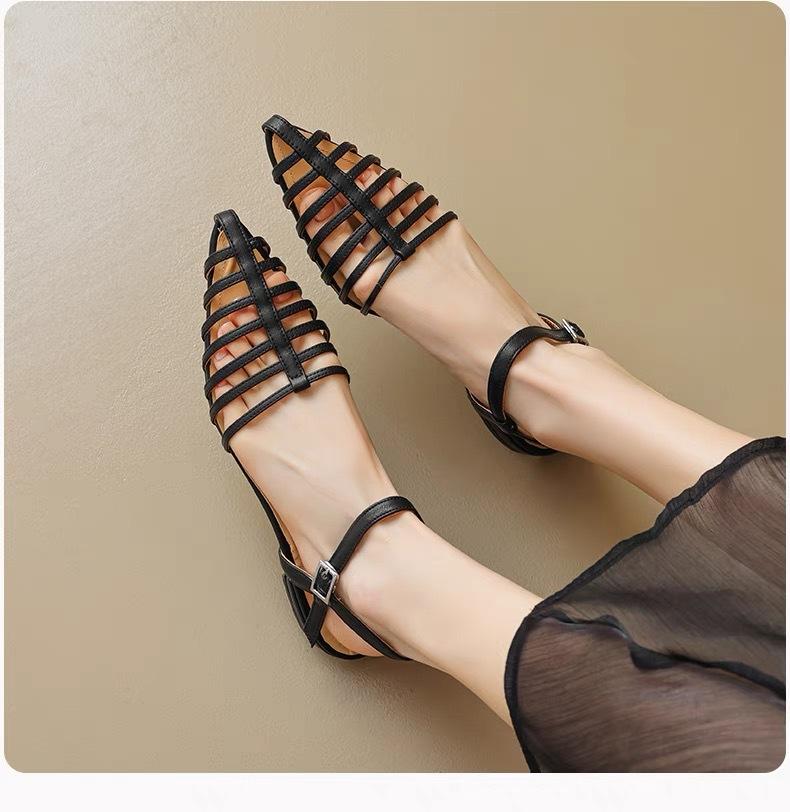 

Французские нишевые сандалии-шлепанцы женские летние черные высококлассные на плоской подошве с полым верхом женские туфли ретро остроносые римские одинарные туфли 35