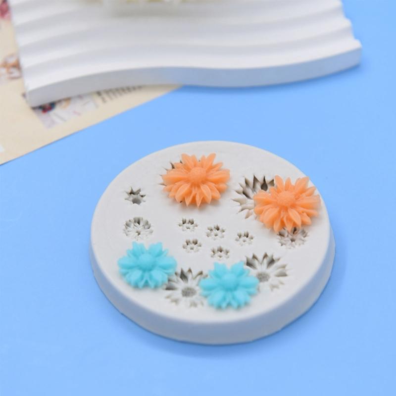Chocolate Moulds Daisy/Sunflower Shape Baking Molds Fondant Mould Cake Molds Silicone Material Gift for DIY Baking Lover